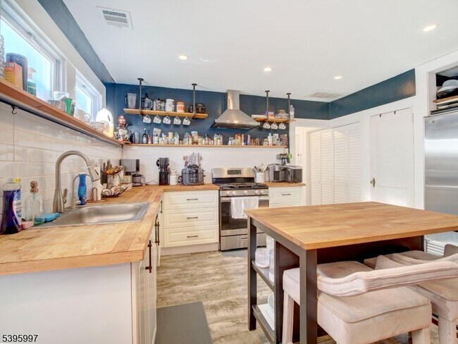 Building Photo - 97 La France Ave