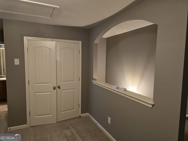 Building Photo - 175 Oakland Hills Way