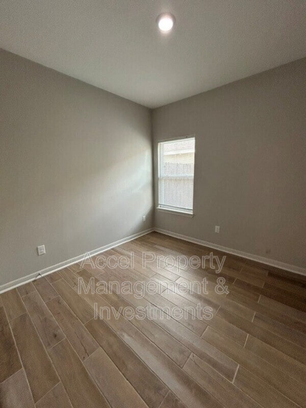 Building Photo - 8410 N 33rd Ln