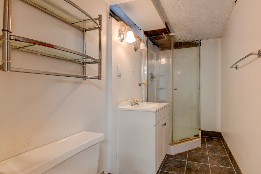 Building Photo - 71 Carmer Ave