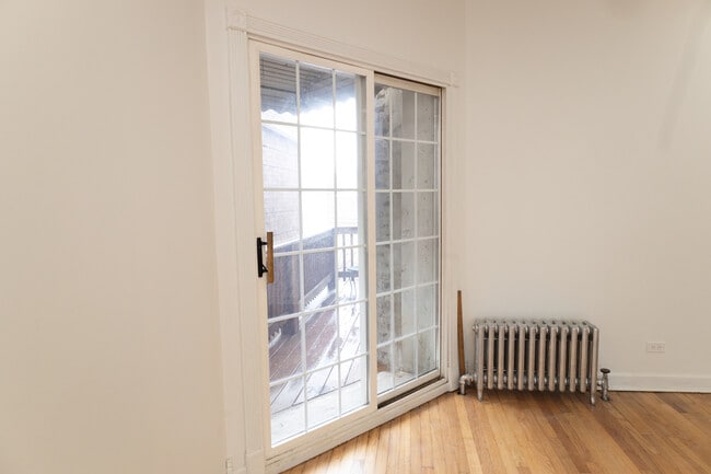 Building Photo - 2016 N Kilbourn Ave