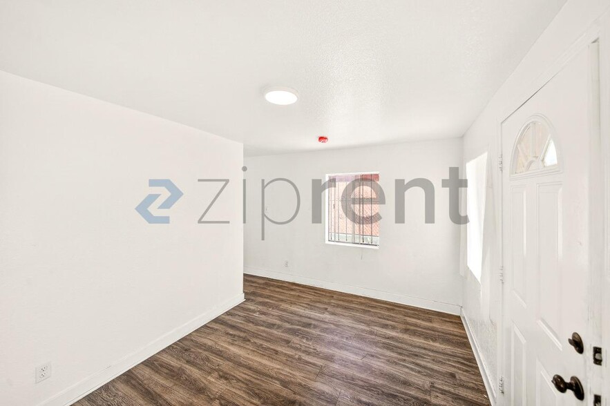 Building Photo - Unit 1