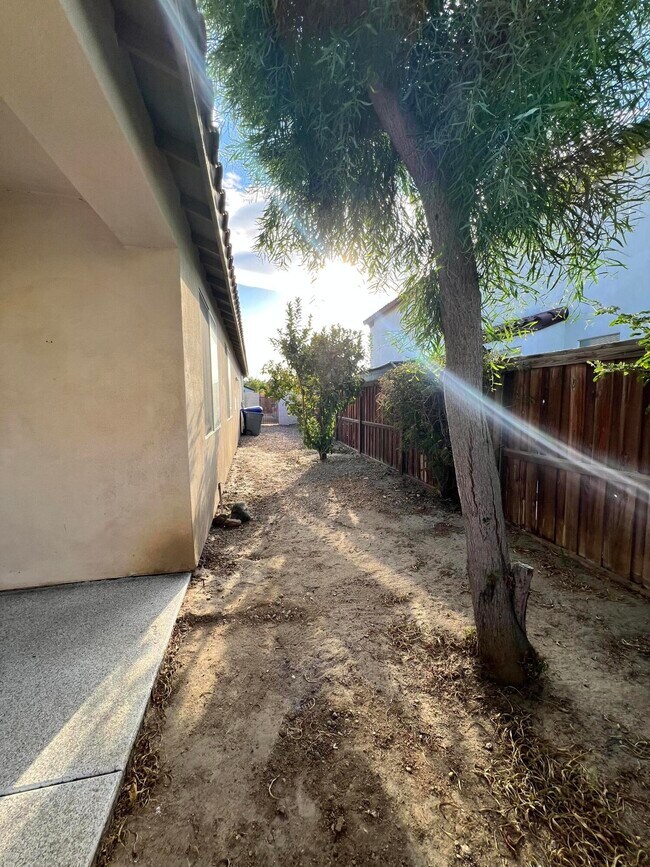 Building Photo - 50342 San Capistrano Dr