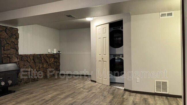 Building Photo - 21 Grissom Pl