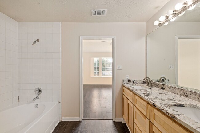 Building Photo - 21039 Vista Trail Ct