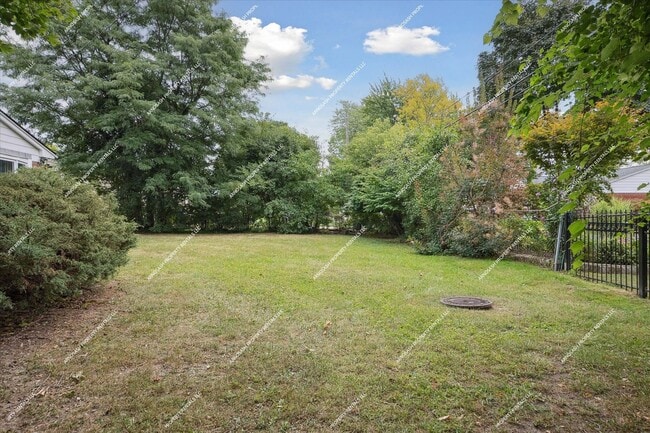Building Photo - Rare Rental! Beautiful 1900 sq ft 3-bedroo...