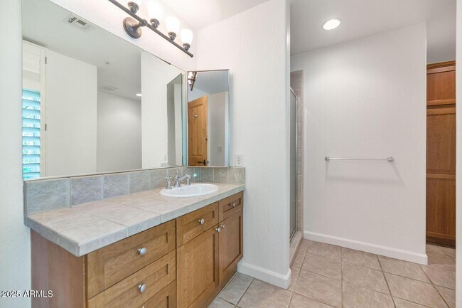 Building Photo - 229 W Portland St