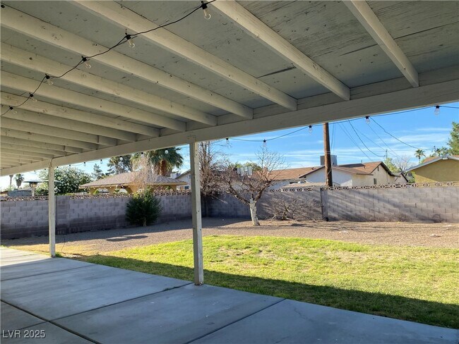 Building Photo - 4765 E Mohave Ave