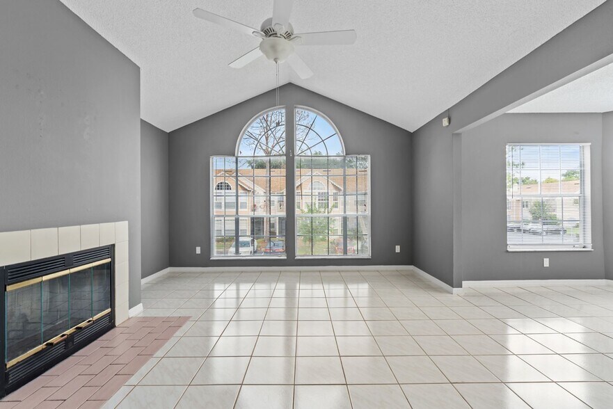 Building Photo - 709 Youngstown Pky