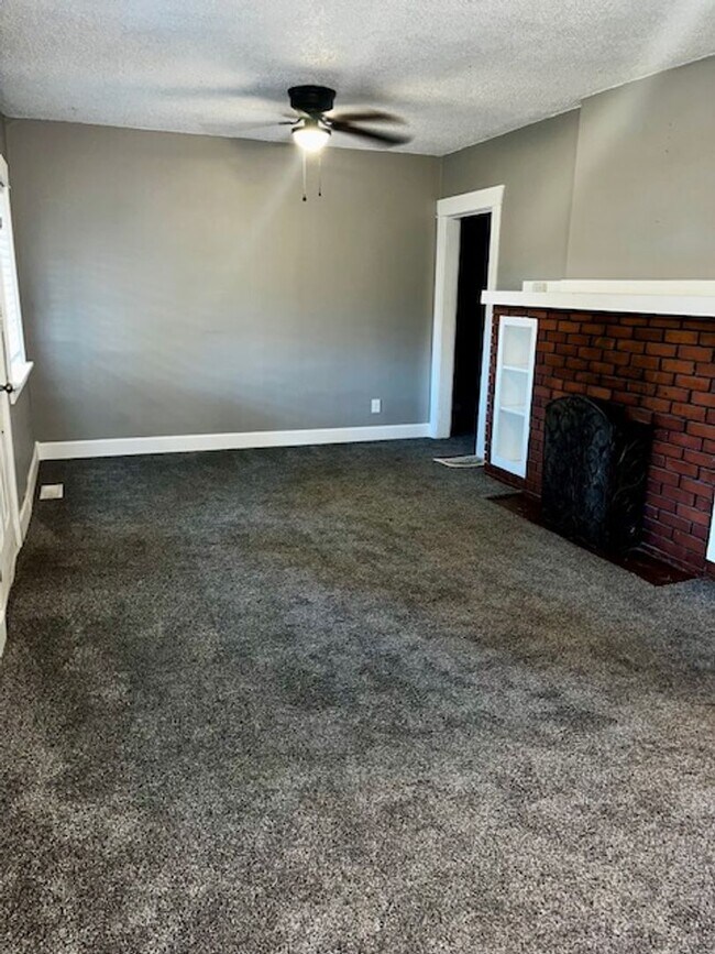 Building Photo - 2 Bed 1 Bath Unit Available in Perry Distr...