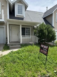 Building Photo - 3 BEDROOM, 2 BATHROOM TOWNHOUSE WITH 1 CAR...