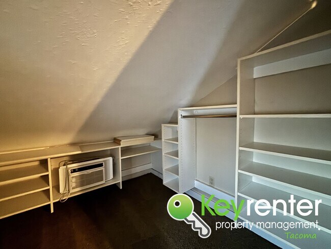 Building Photo - Cozy 4 Bedroom Tacoma Rental Home Near Lincoln District and Downtown