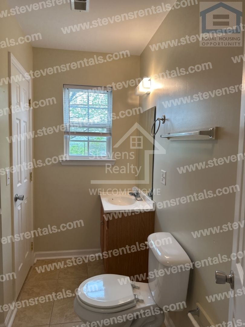 Building Photo - 1207 Holly Ave