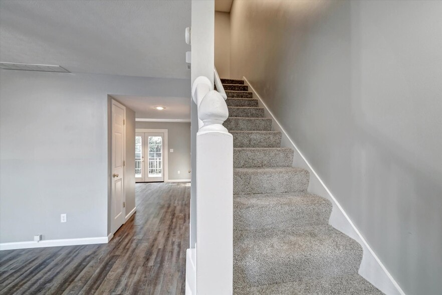 Building Photo - 3499 S Oaklawn Cir