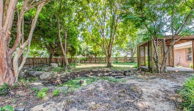 Building Photo - 5624 Annandale Dr
