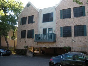 Building Photo - 2300 Leon St