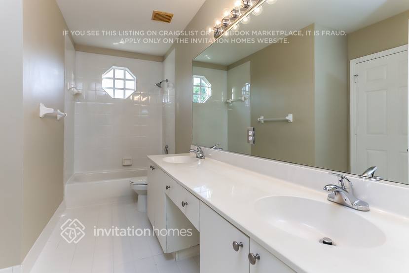 Building Photo - 2893 SW 174th Ave
