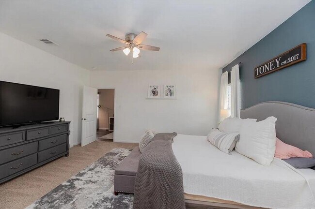 Building Photo - 652 Donegal Ln