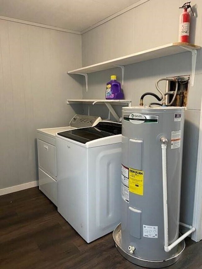 Building Photo - Single-Family Home in Hollister