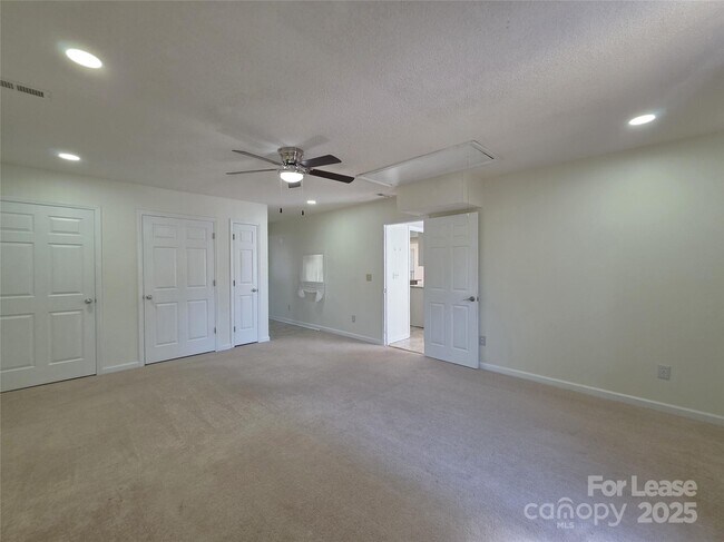 Building Photo - 7106 Spring Creek Ln