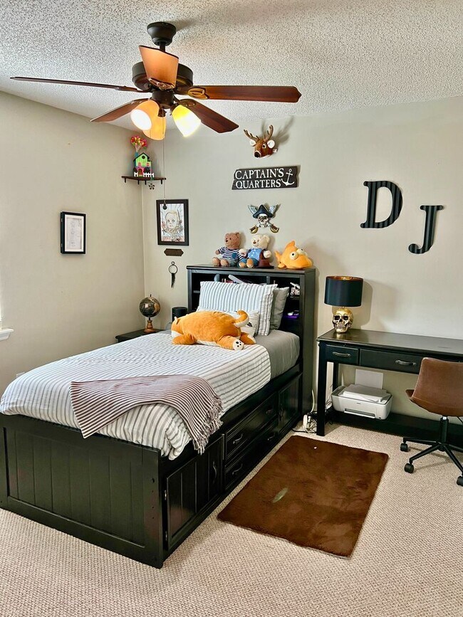 Building Photo - Charming 3-Bedroom Home with Modern Upgrad...