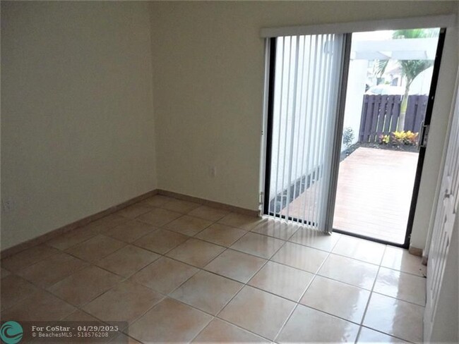 Building Photo - 780 NW 106th Ave