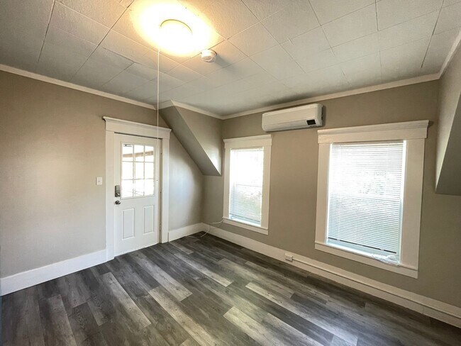 Building Photo - 325 Amherst St