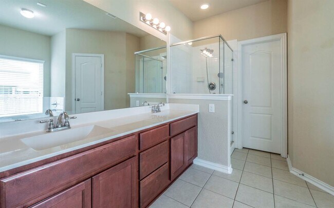 Building Photo - 8021 Arezzo Dr