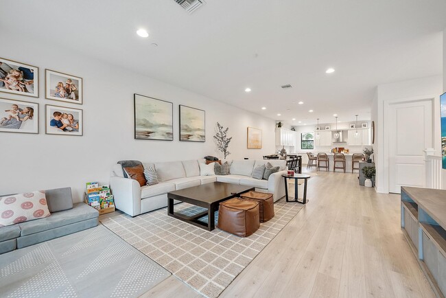 Building Photo - 12514 Gross Pointe Dr