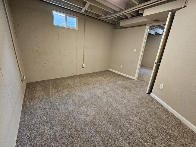 Building Photo - 8958 Circle Dr