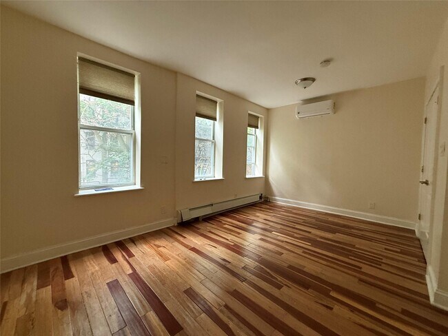 Building Photo - 139 Kingston Ave