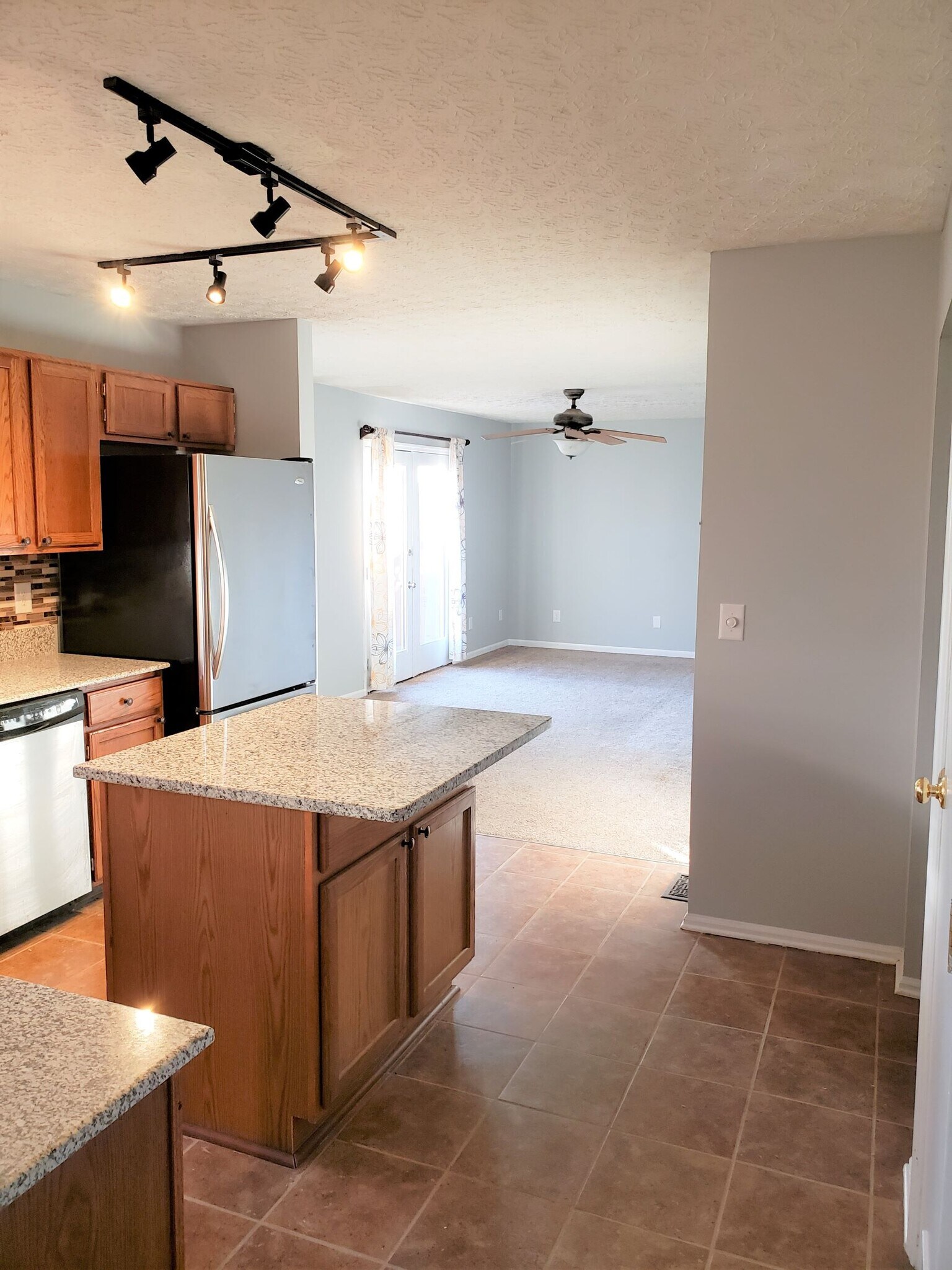 10 Jarrow Great Room sm - 2193 Jarrow Dr
