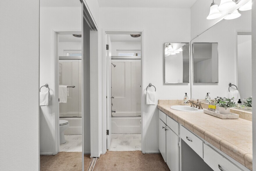 Building Photo - 1885 Veteran Ave