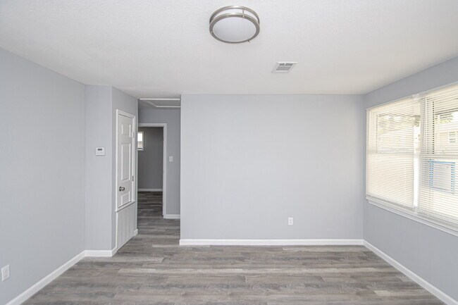 Building Photo - Live Better for Less – Updated 2BR Apartment in Benton, AR!