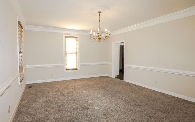 Building Photo - 809 Houndslake Dr