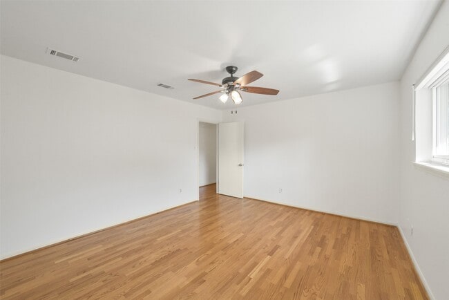 Building Photo - 8415 Braesdale Ln