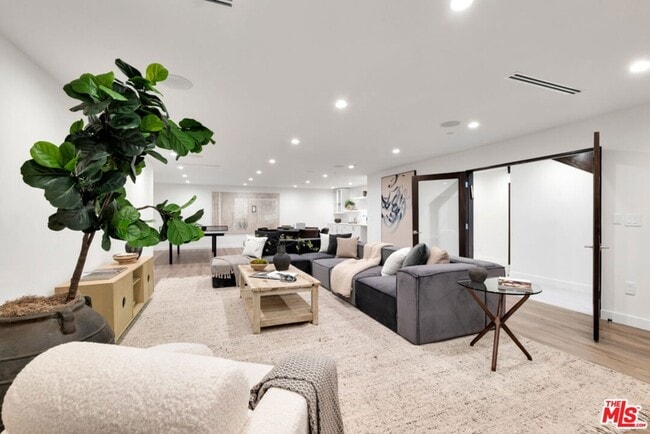 Building Photo - 3116 Elvido Dr