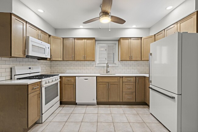 Building Photo - 763 6th St