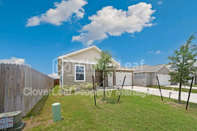 Building Photo - 368 Wren Ln