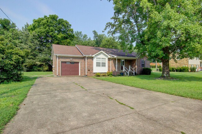 Building Photo - Updated 3bed 2 bath in St B with SEPARATE WORKSHOP around back.