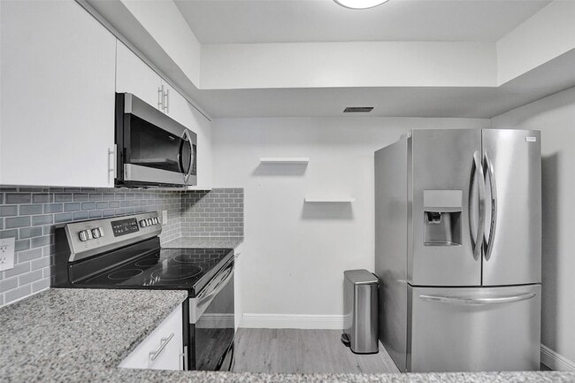 Building Photo - 3800 N Hills Dr