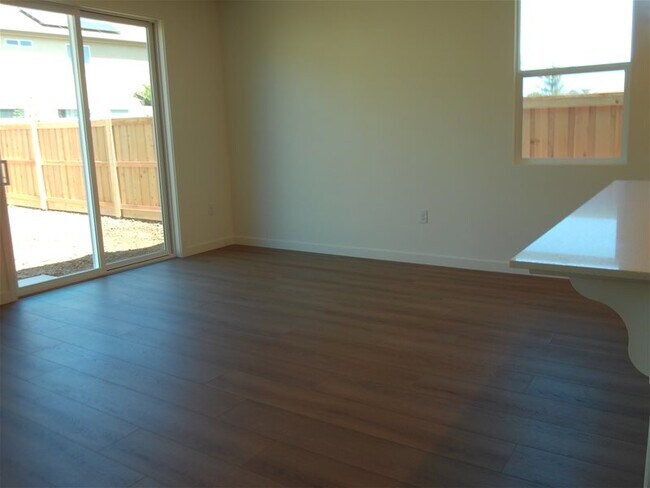 Building Photo - 1339 Kensington Dr