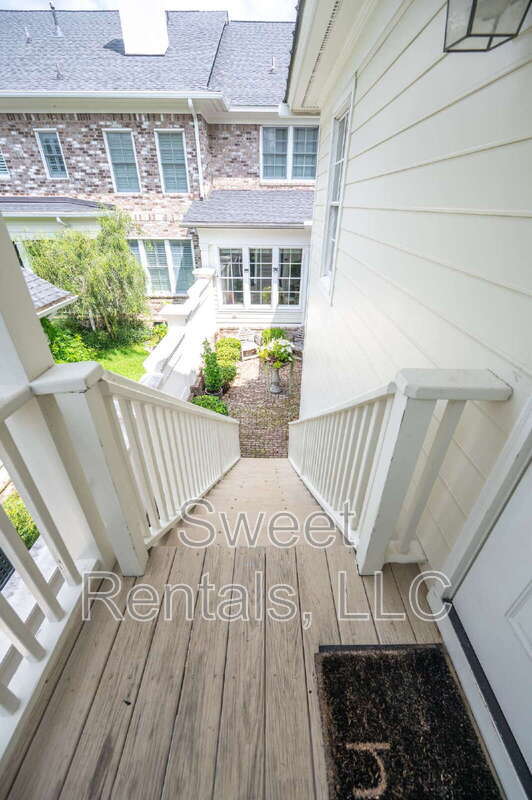 Building Photo - 42 Grove Ln