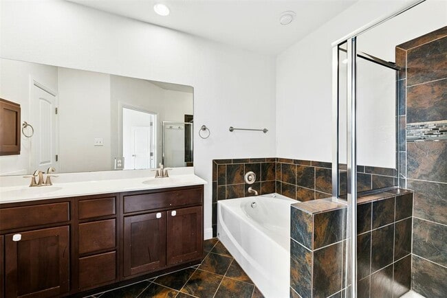 Building Photo - 430 Old Fitzhugh Rd