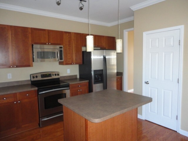 Building Photo - 317 Collinsworth Dr