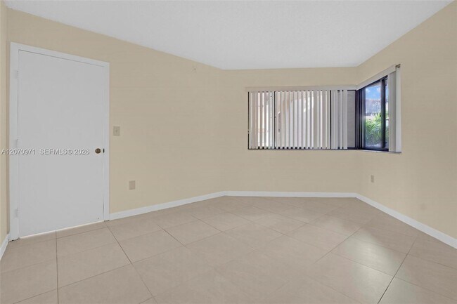 Building Photo - 15545 N Miami Lakeway