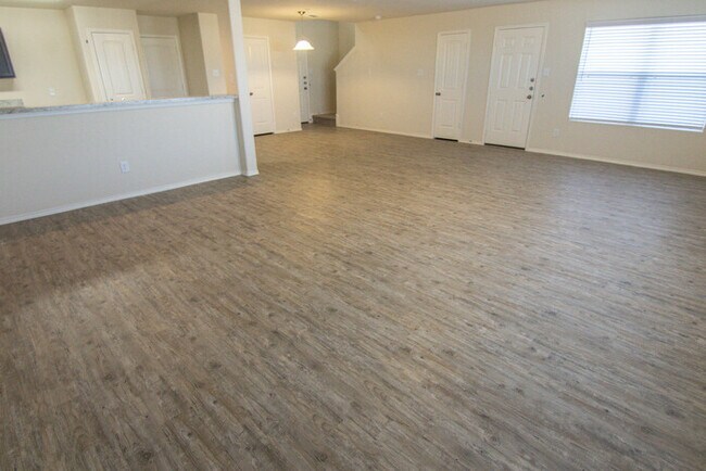 Building Photo - Oakwood Forest - 2117 Oakwood Forest Drive...