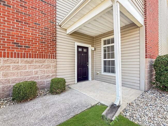 Building Photo - Grand Lakeside Escape: Spacious 3-Bedroom Retreat in Lakeshore Community