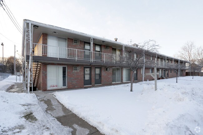 Building Photo - Eagle Point Manor