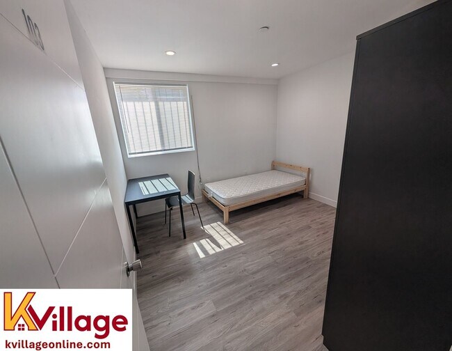 Primary Photo - FULLY FURNISHED co-living apartment room w...